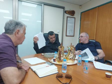 رئيس يلدية طمرة المنتخب يستقبل كايد ظاهر في جلسة عمل مثمرة.